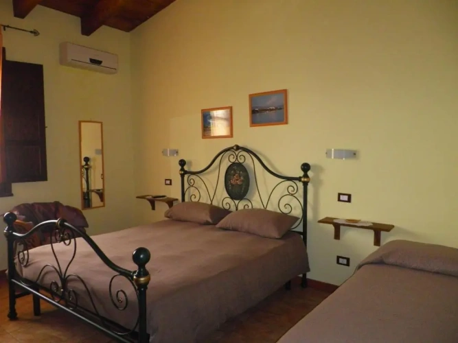 Standard Triple room with garden view