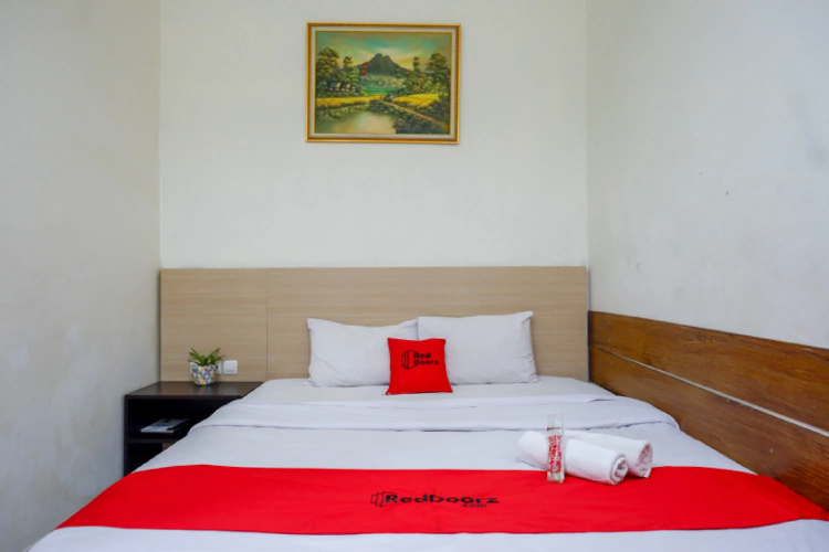 RedDoorz Plus @ Hotel Asih UNY