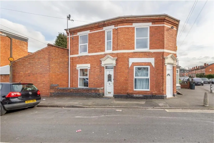 3 Bedrooms Cottage