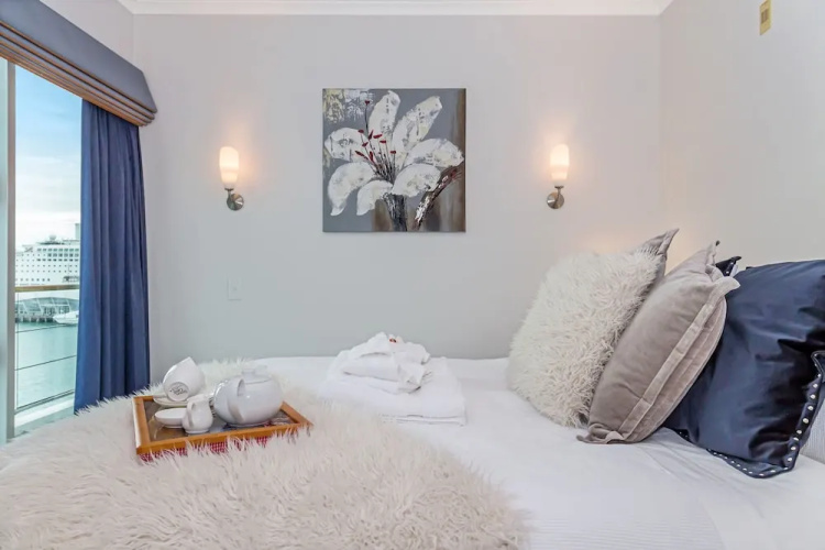 1BR Sub-Penthouse - Panoramic Views