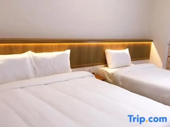 Standard Triple room with balcony