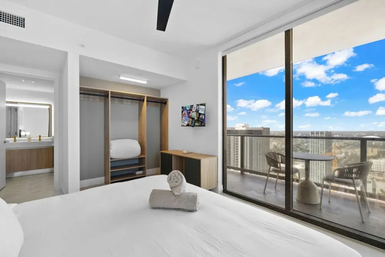 Luxury 45th-Floor Condo with City Views