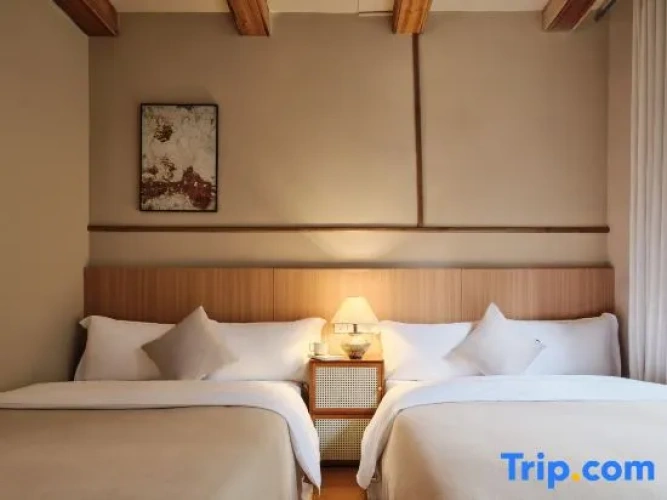 Standard Twin room with courtyard view
