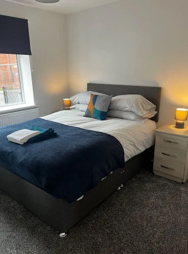 2 Bed Flat - Sleeps 8 - Pets - Garden - Parking