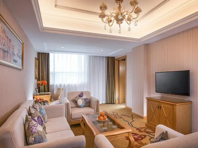 Deluxe Suite