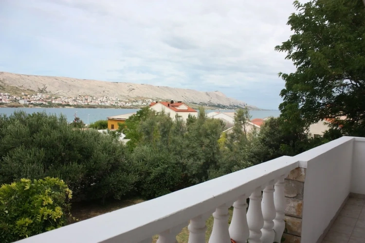 3 Bedrooms Apartment