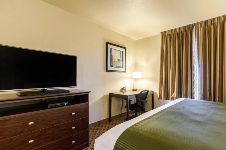 Cobblestone Inn & Suites - Corry