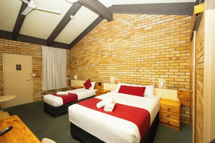 All Travellers Motor inn