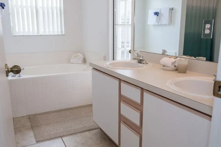 Ip60195 - Hampton Lakes - 3 Bed 2 Baths Villa