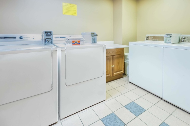 Super 8 By Wyndham Calgary/Airport photo 12