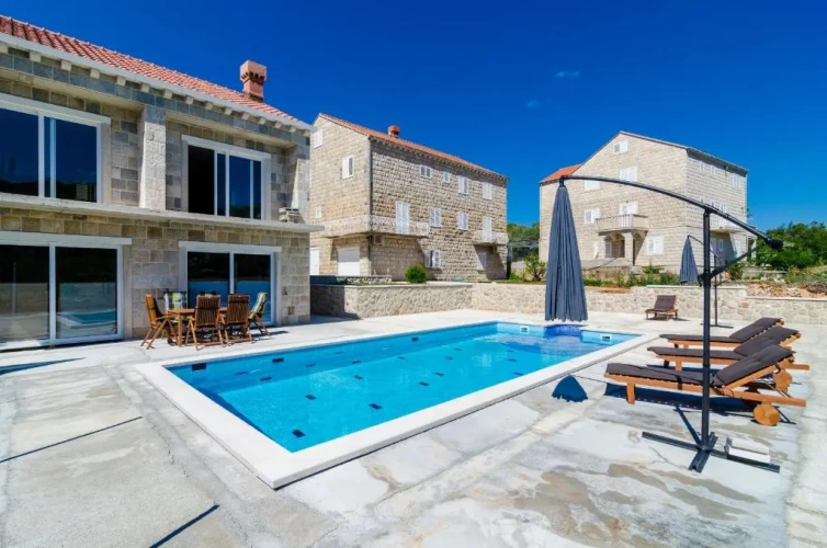 3 Bedrooms Villa