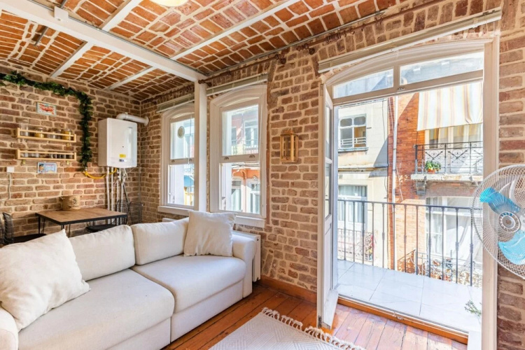Nostalgic Flat Near Galata Tower in Beyoglu
