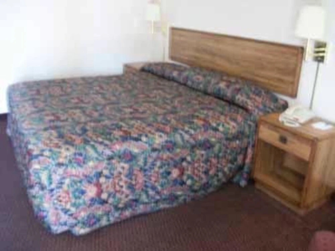 Red Carpet Inn & Suites