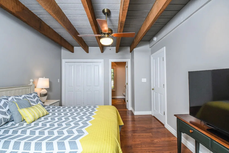Bearfoot Lodge by Taylor Made Deep Creek