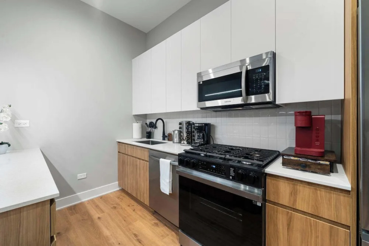 Steps From the Lake Edgewater Modern 2BD 2BA