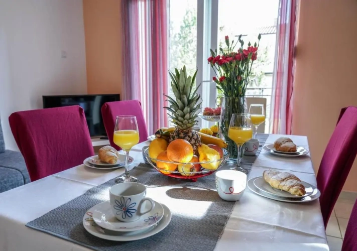 3 Bedrooms Apartment