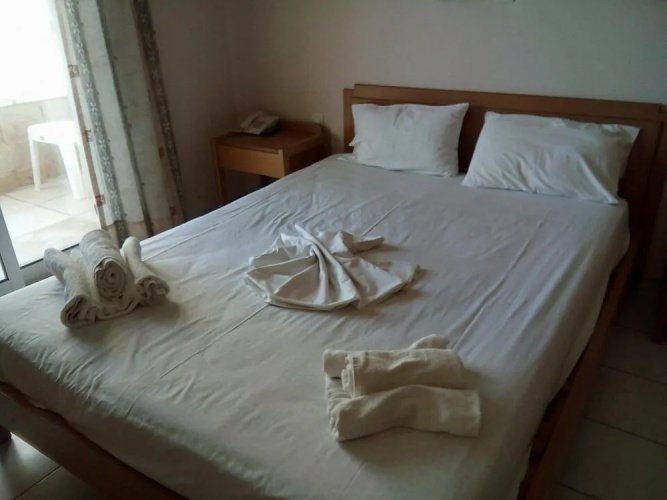 Chrisanna Apartments & Studios