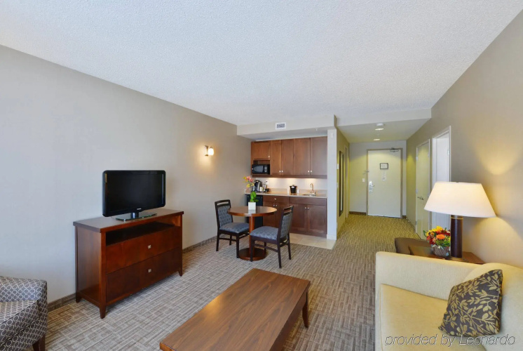 Hotel Kelowna & Conference Centre
