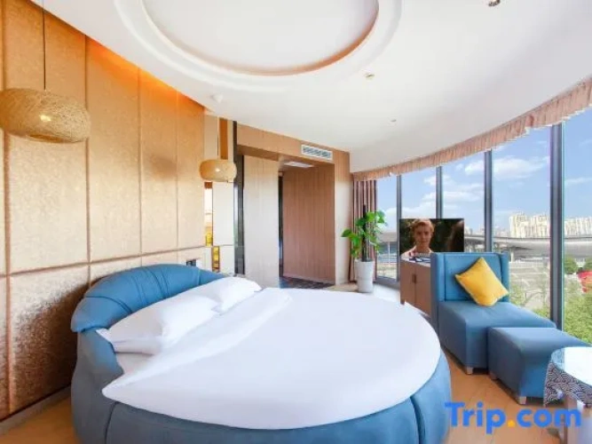 1 Bedroom Suite with river view