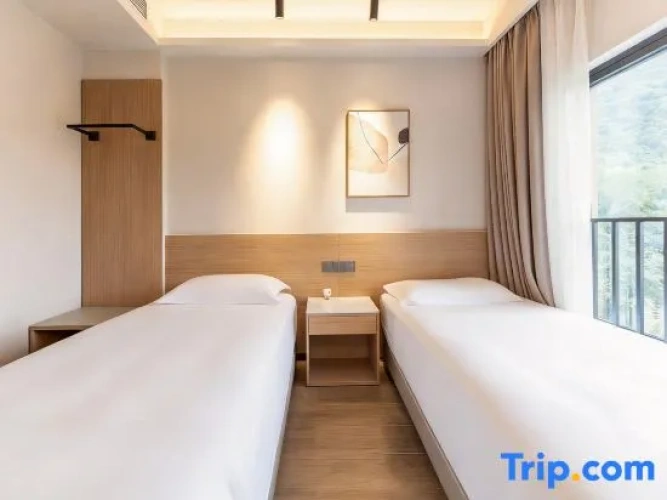 2 Bedrooms Standard Single Suite