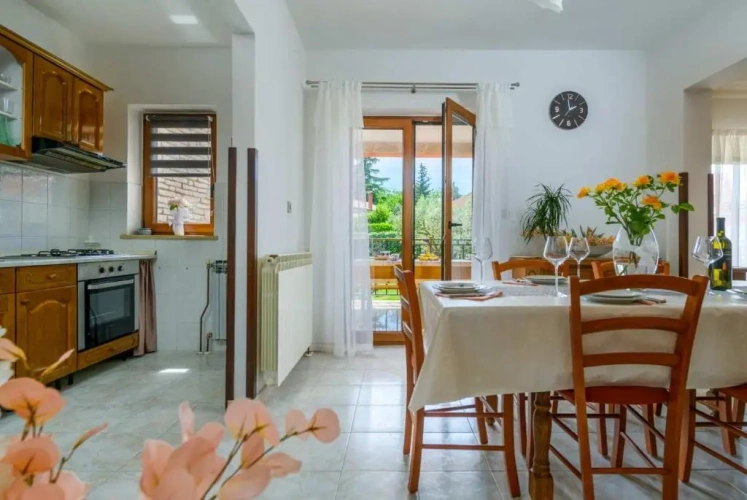 6 Bedrooms Villa