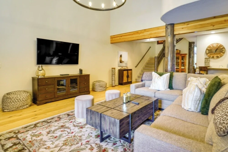 3 Bedrooms Apartment