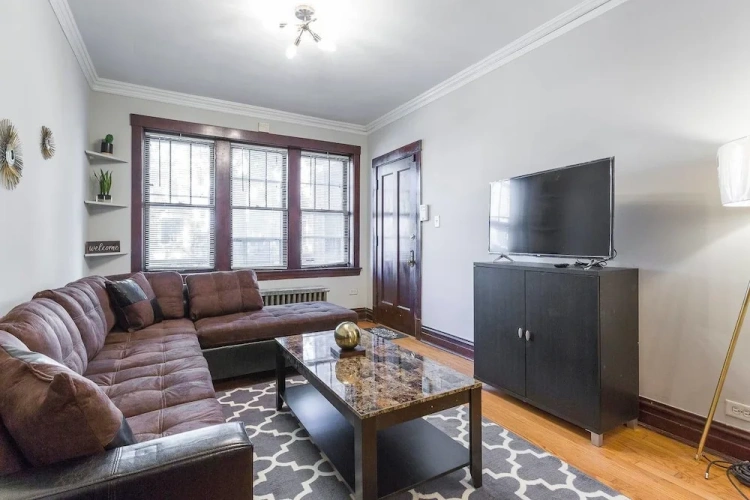 2 Bedrooms Apartment
