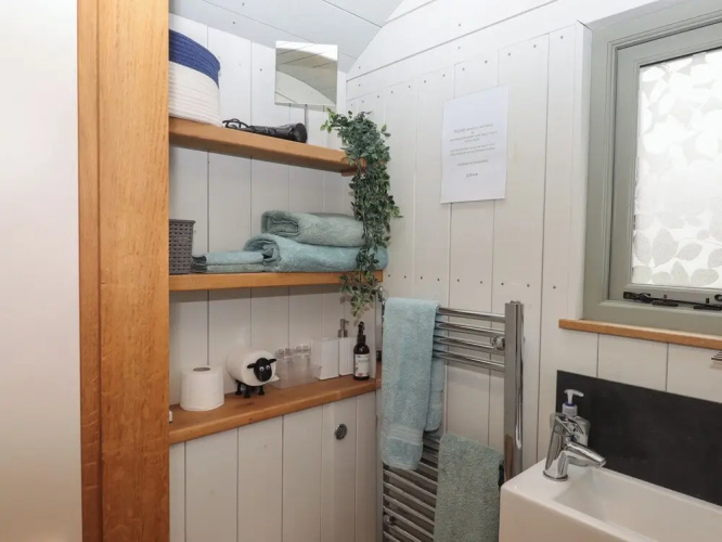Burr 2 Shepherds Hut