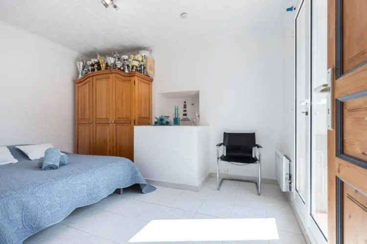 4 Bedrooms Cottage
