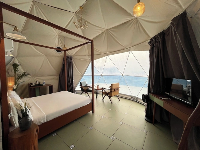 Standard room with lake view