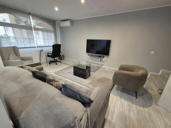 Duplex Apt, 3 Bedroom, Sleeps 6, Pool