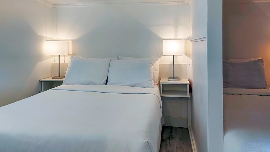 Deluxe Family Suite