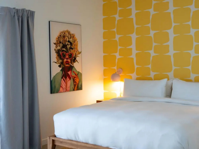 Deluxe Room, 1 King Bed, Kitchen, Pool View