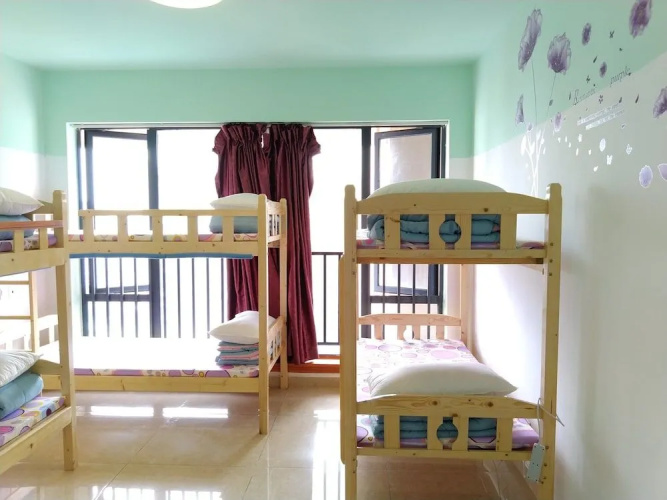 81 Youth Hostel