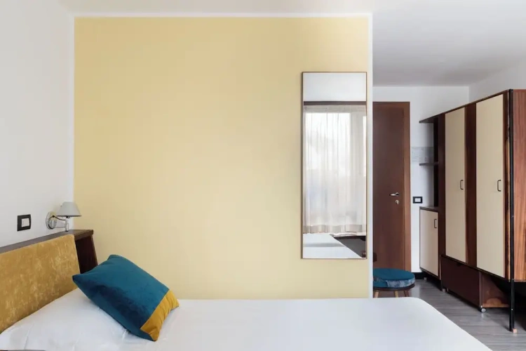 Classic Single room with balcony and with mountain view