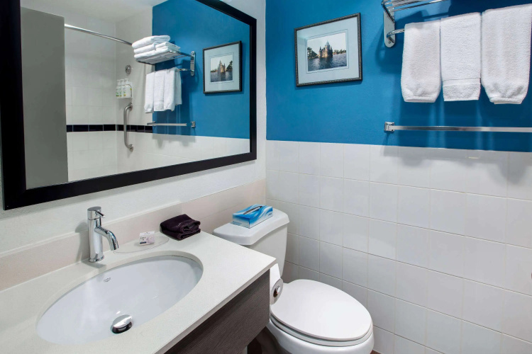 Days Inn & Suites by Wyndham Moncton