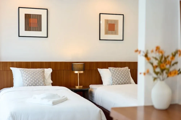 Superior Twin Basement room