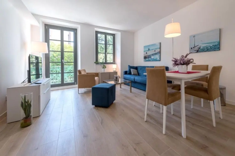 2 Bedrooms Apartment