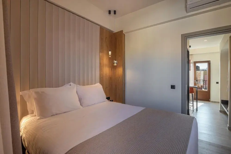 1 Bedroom Comfort Suite with balcony