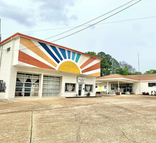 Far Out Motel - Starkville, MS