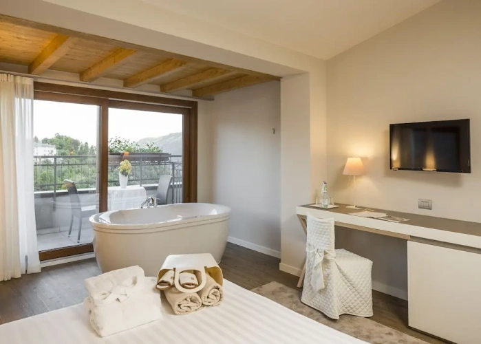 Standard Double room with balcony and with mountain view