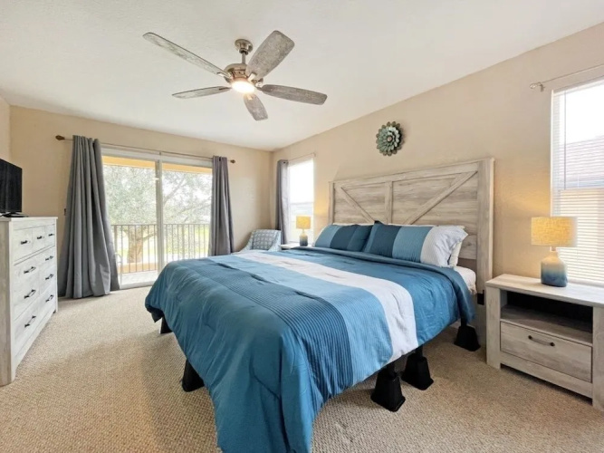 Regal Getaway 4 Bedroom Townhouse by RedAwning