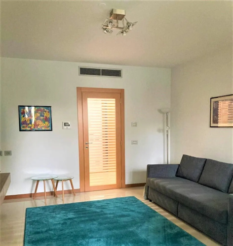 Borsa 1- Bright apartment with balcony