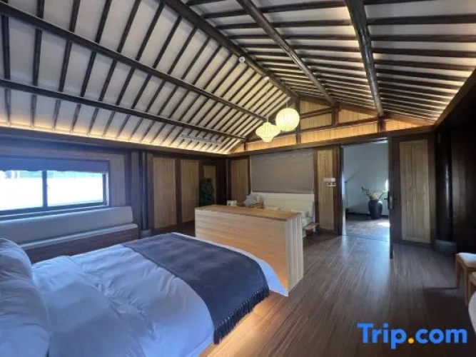 Deluxe Double Suite with courtyard view