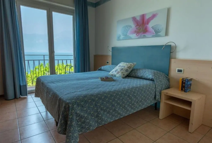 Standard Double room with lake view