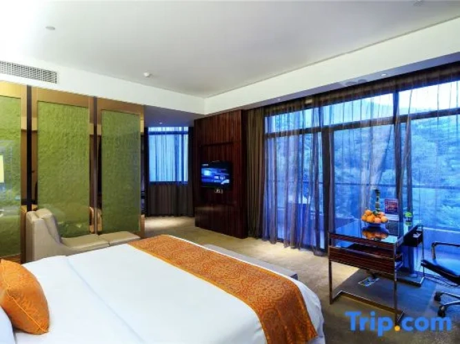 Suite with garden view
