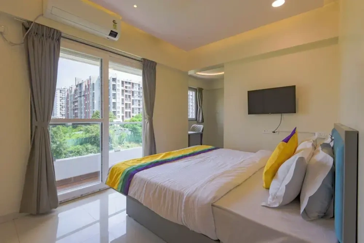 Standard Double room with city view