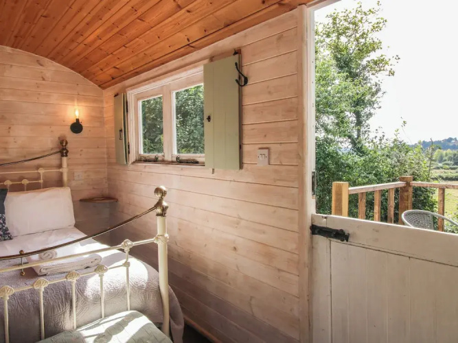 Aston - Shepherd Hut