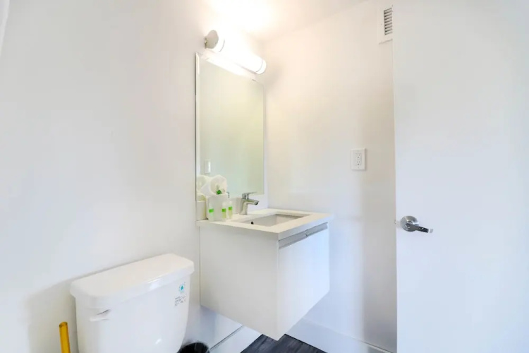 Bayshore Chic Apartment with Marina View