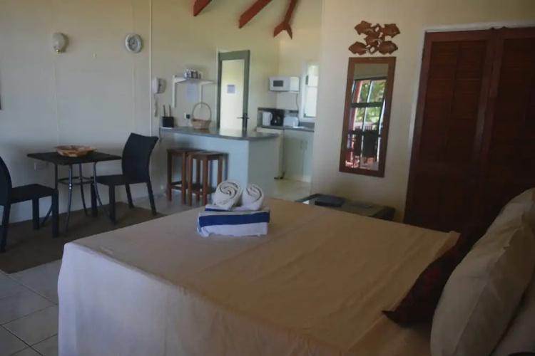 Muriavai Bungalows